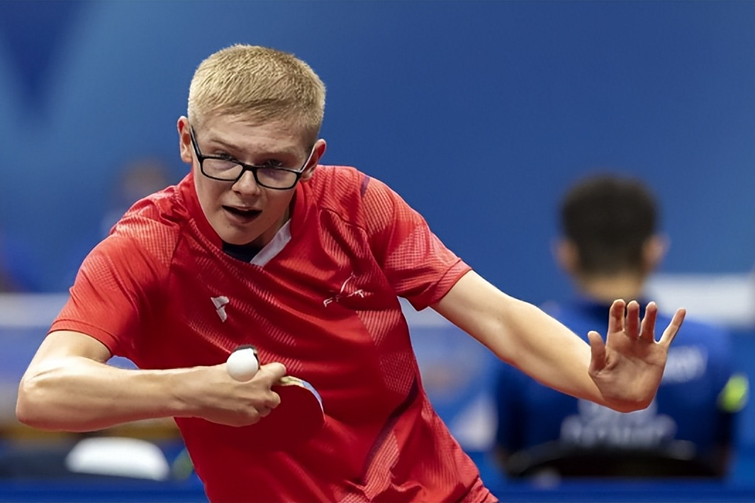 丹麦羽毛球队碾压法国羽毛球队，谌龙统治全场