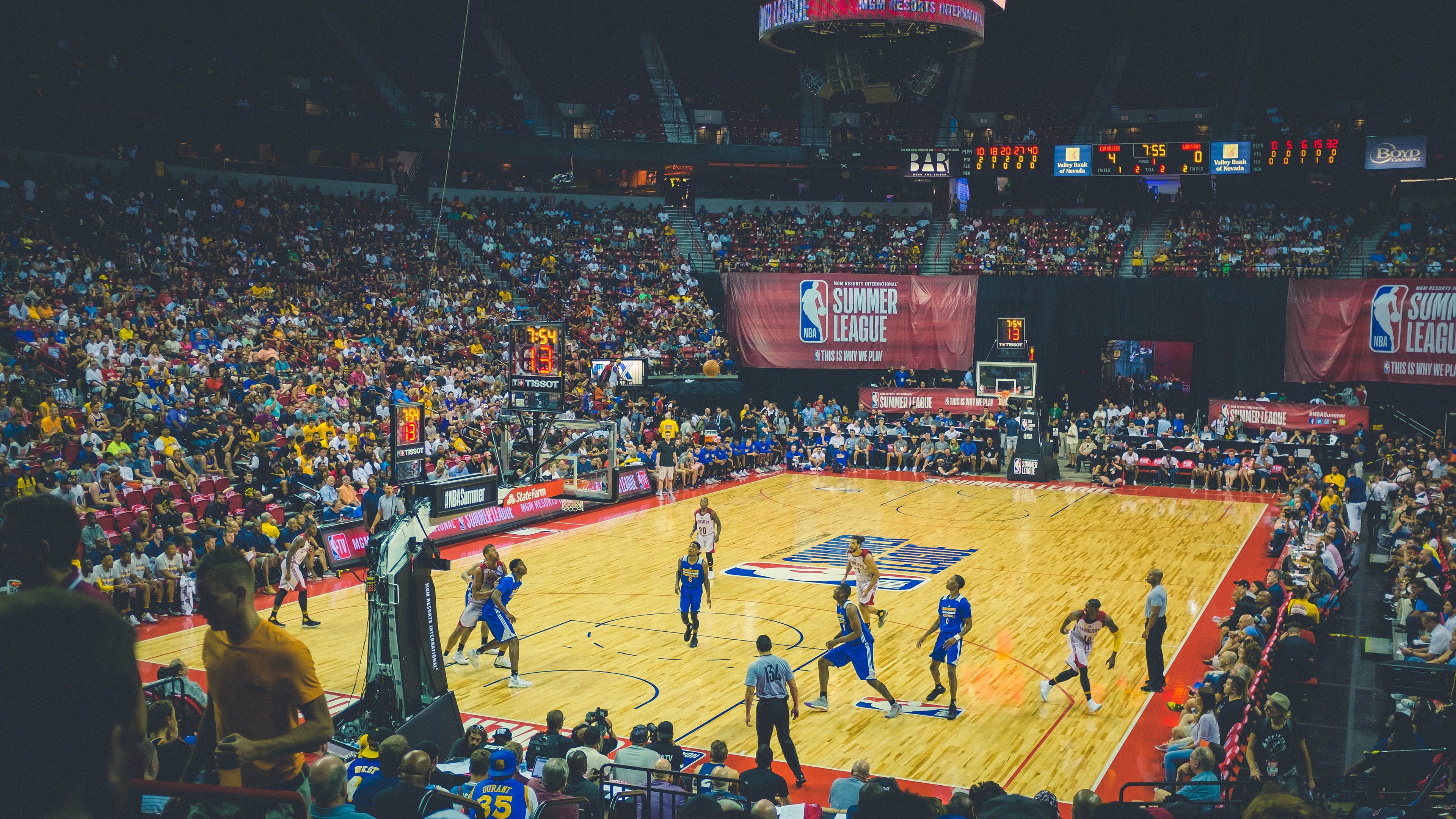 魔术险胜猛龙，浓眉成为关键先生，一场防守艺术的胜利